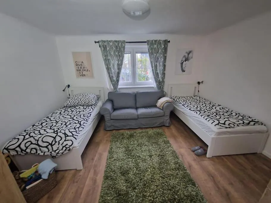 Haus Mit Garten, U Bahn Naehe, Gratis Parkplaetze Vienna 0*,  Austria