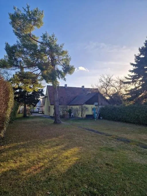 Haus mit Garten, U Bahn Nähe, gratis Parkplätze Wien