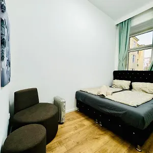 Apartment Cozy 9br Shared Apartment, Only 12min Walk To Augarten, Wien