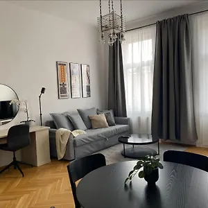 Apartment Cosy In Mariahilf Close To Citycenter, Wien